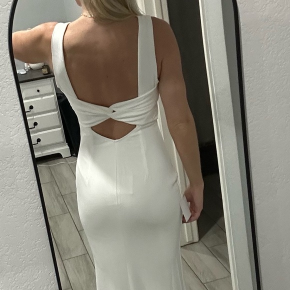 White casual or beach wedding dress. - Picture 6 of 7